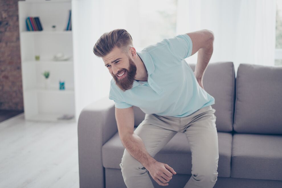 A sharp back pain with acute moves in a patient with osteocondrosis