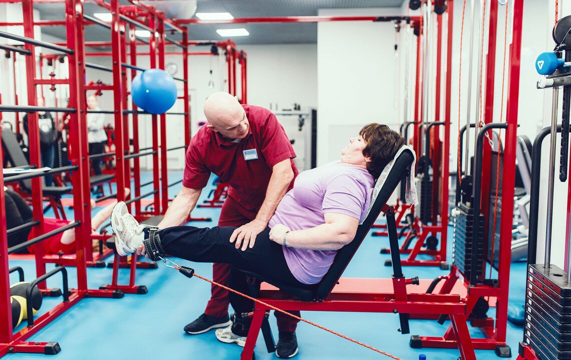 Exercises in a simulator for gonarthrosis treatment